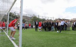Hatay Büyükşehir Belediye Başkanı Mehmet Öntürk, Halı Sahayı İnceledi