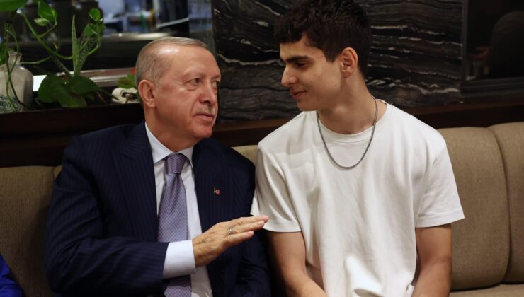 Cumhurbaşkanı Erdoğan, MYK Toplantısı Sonrası Vatandaşlarla Kafede Buluştu