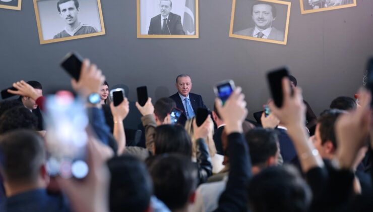 Cumhurbaşkanı Erdoğan, AK Parti Gençlik Buluşmaları’nda Üniversiteli Gençlerle Bir Araya Geldi