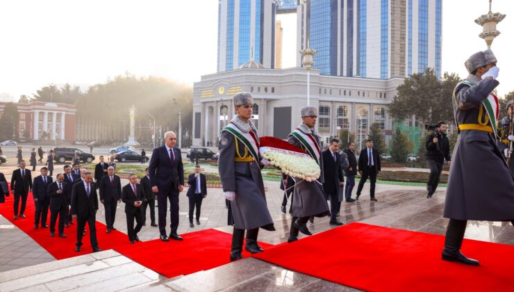 TBMM Başkanı Kurtulmuş, Duşanbe’de İsmail Somoni Anıtı’na Çelenk Bıraktı