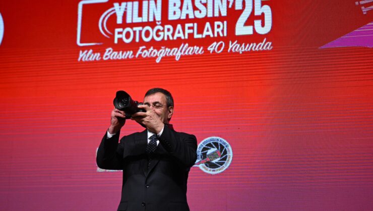 Cevdet Yılmaz, 40. Yılın Basın Fotoğrafları Ödül Töreni’ne Katıldı