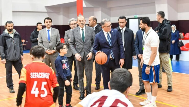 Van’da Spor Seferberliği: Vali Balcı Sporcu Fabrikasını Ziyaret Etti