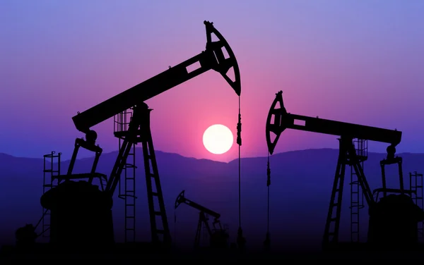 İran Ablukası Endişesi Petrol Fiyatlarını Zirveye Taşıdı