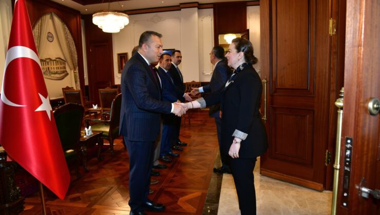 Trabzon Valisi Tahir Şahin Personelle Bayramlaştı