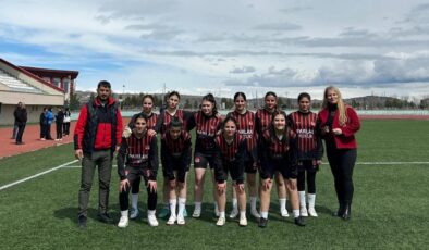 Kağızmanlı Genç Kız Futbolculardan Gururlandıran Başarı