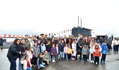 Trabzon’da 23 Nisan Coşkusu: TCG Preveze Denizaltısı Kapılarını Vatandaşlara Açtı