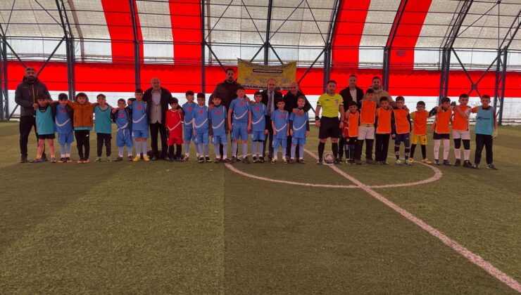 Ağrı’da “Maarifin Kalbinde Çocuk” etkinlikleri kapsamında Minikler Futbol Turnuvası başladı