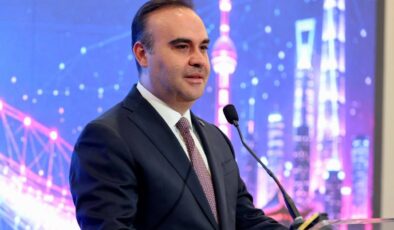 Bakan Kacır’dan Bilim Olimpiyatları’nda Madalya Kazanan Gençlere Tebrik: Gençlerimiz Yine Madalyalarla Döndüler