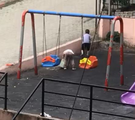 Samsun Canik’te Oyun Oynadıkları Parkı Temizleyen Çocuklar Gündem Oldu